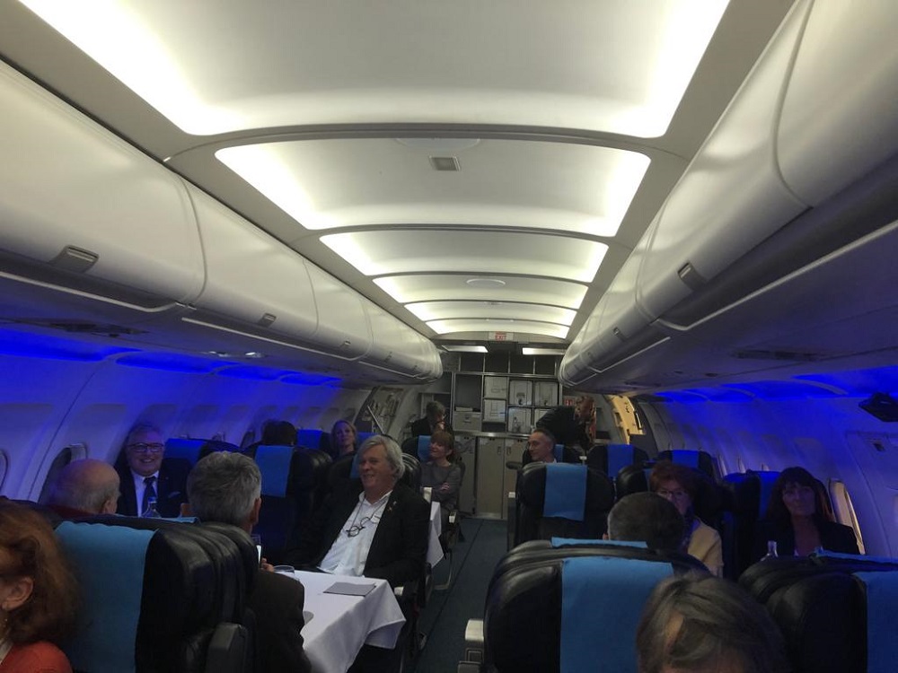 Repas de midi dans l'avion Flylounge (3 plats)
